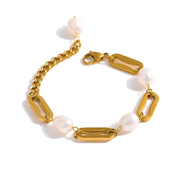 Olga Pearl Bracelet