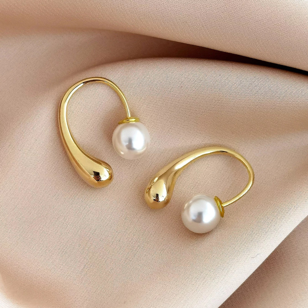 Kelly Pearl Hug Earrings