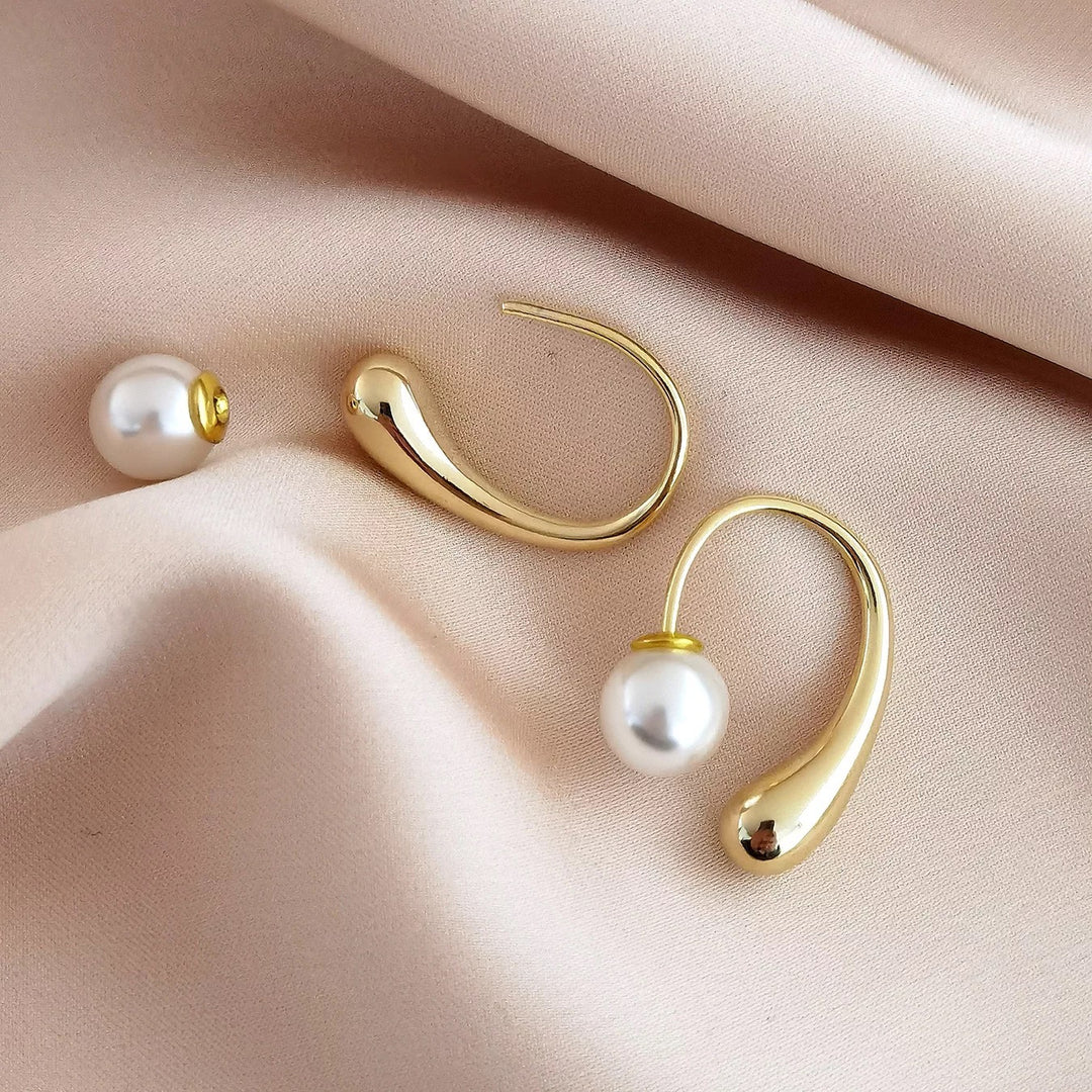 Kelly Pearl Hug Earrings