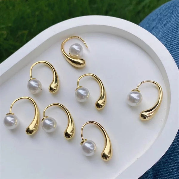 Kelly Pearl Hug Earrings