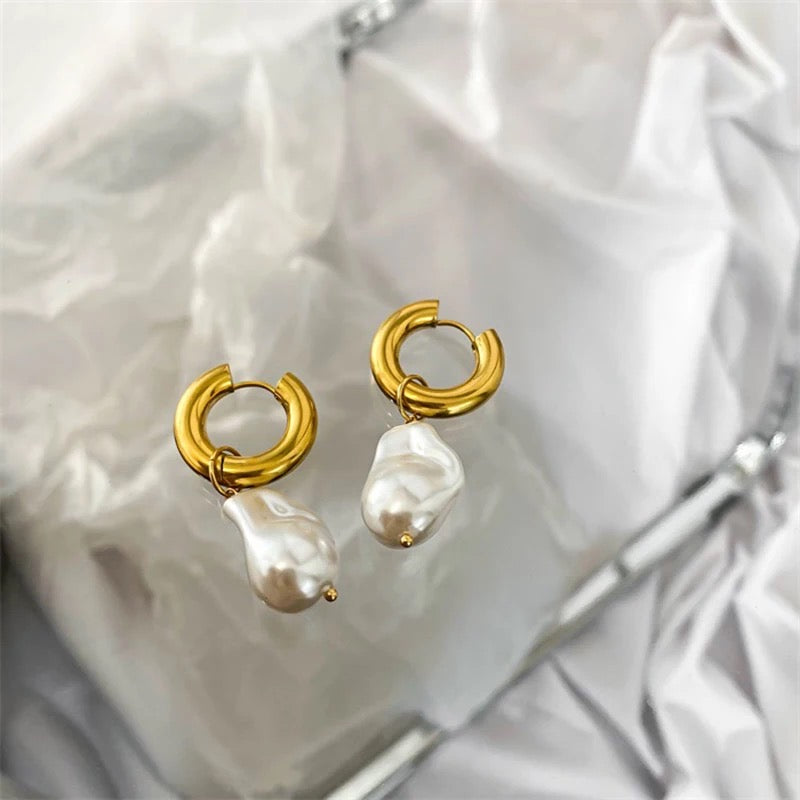 Kelly Pearl Earrings