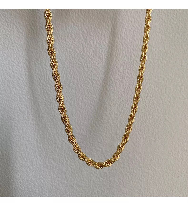 Delta Twisted Chain Necklace